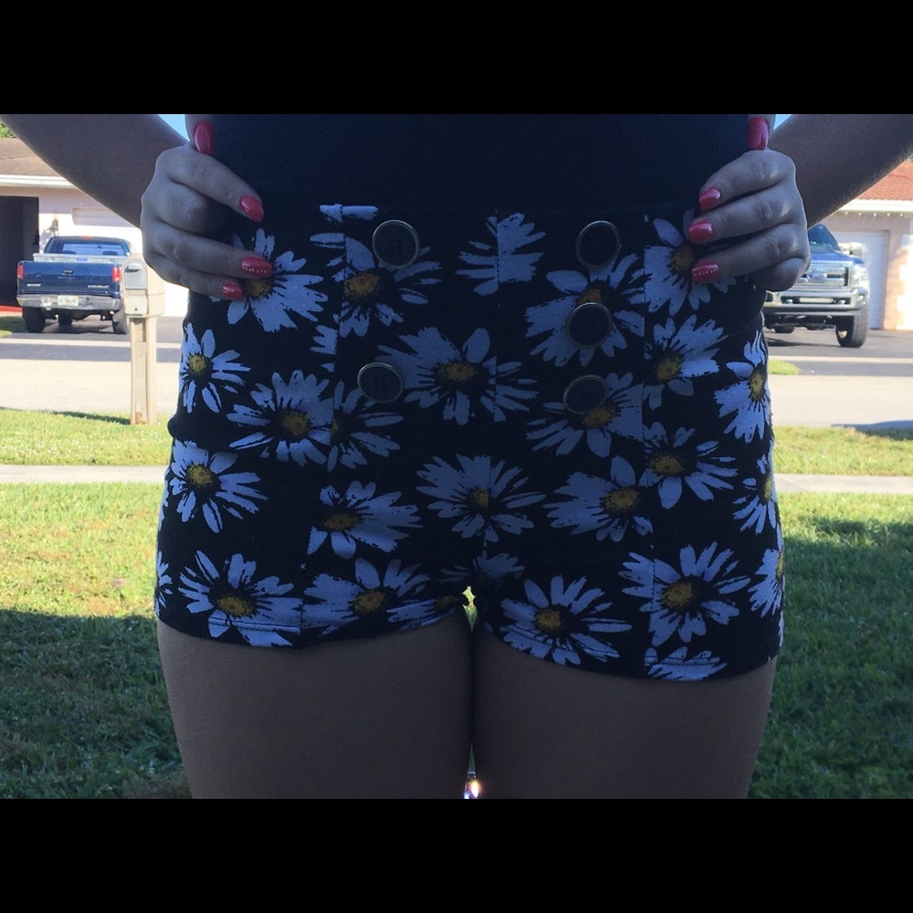 High waisted flower shorts